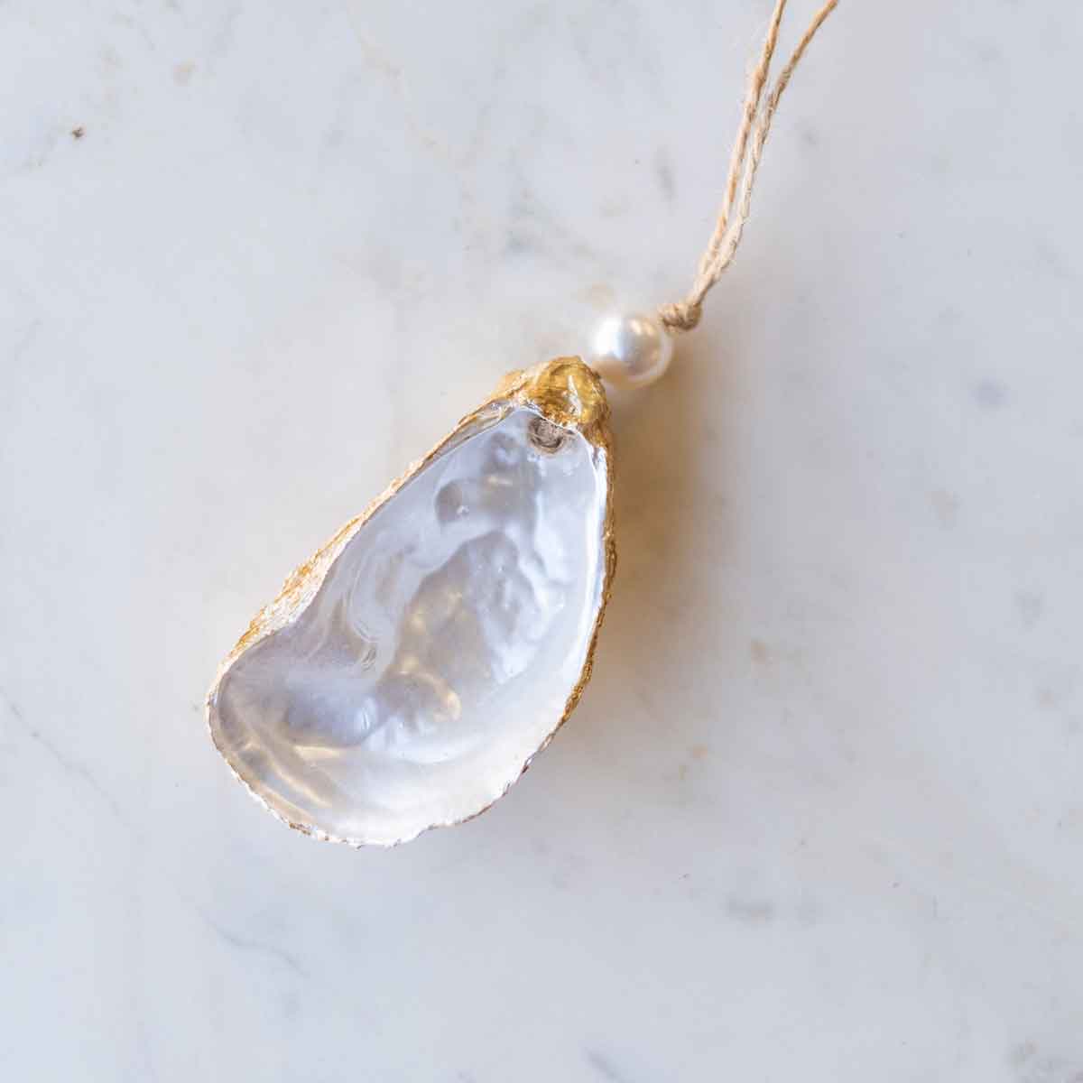 Oyster Ornament Gold/Pearl