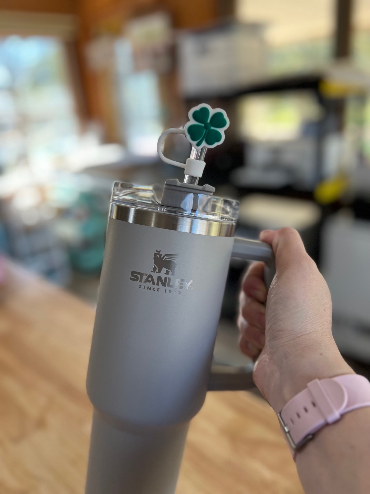 White and Green Clover Straw Topper