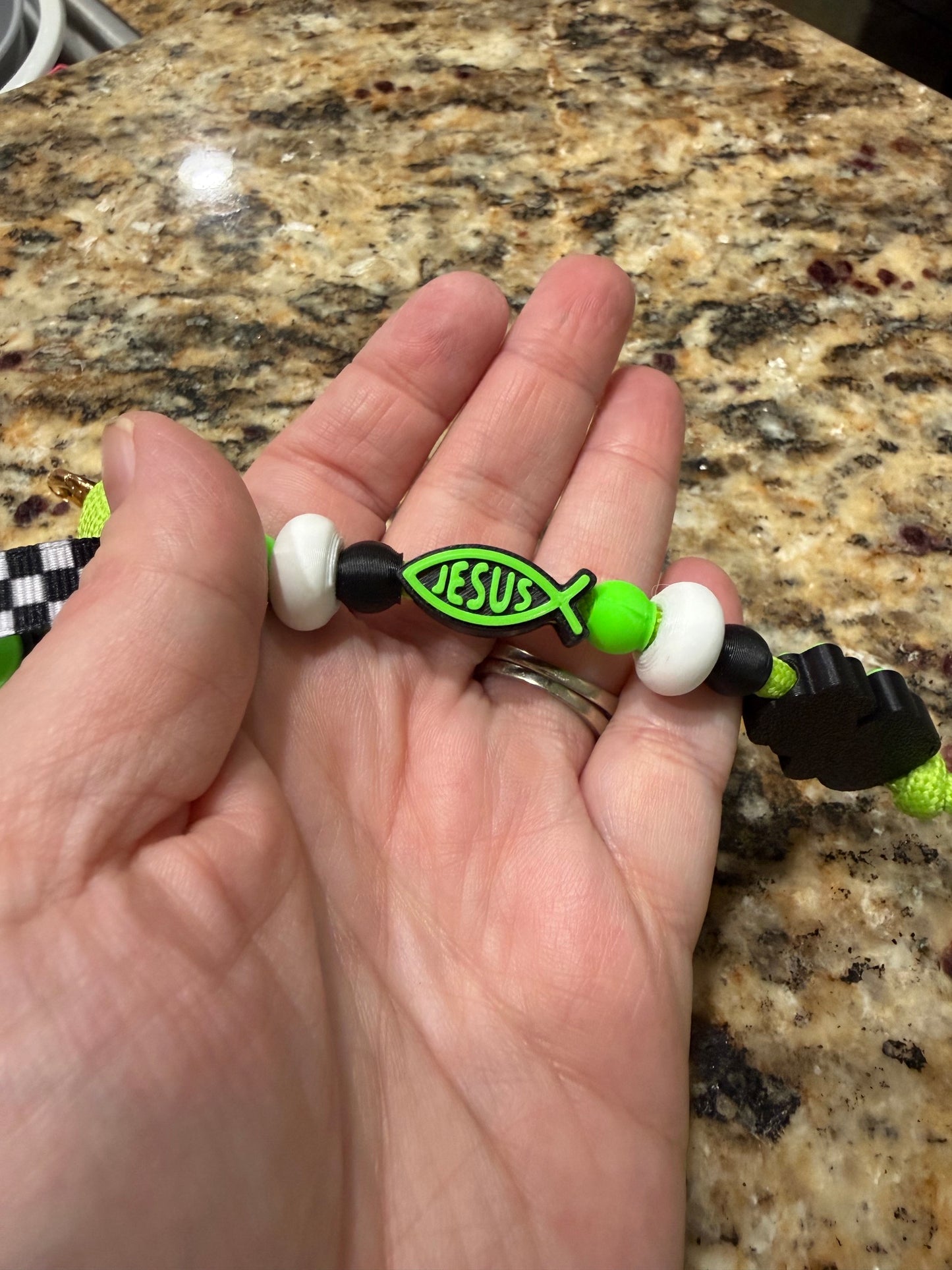 CUSTOM PARACORD KEYCHAIN!!