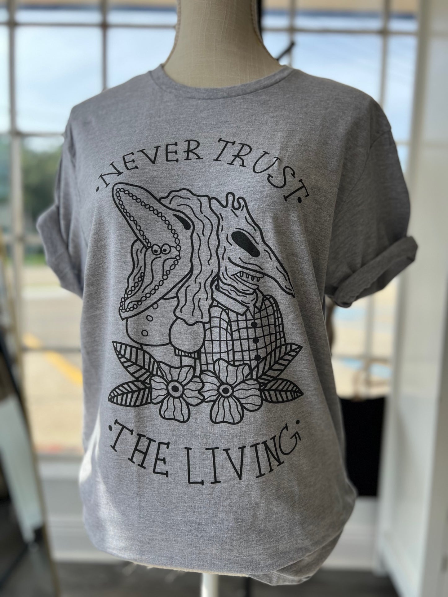 Never Trust the Living | Beetlejuice | T-shirt